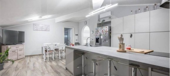 5 rooms Apartment in Castellarano, Italy No. 329355 2