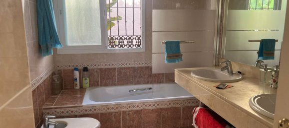 Villa de 3 dormitorios en Estepona, Spain No. 148384 5