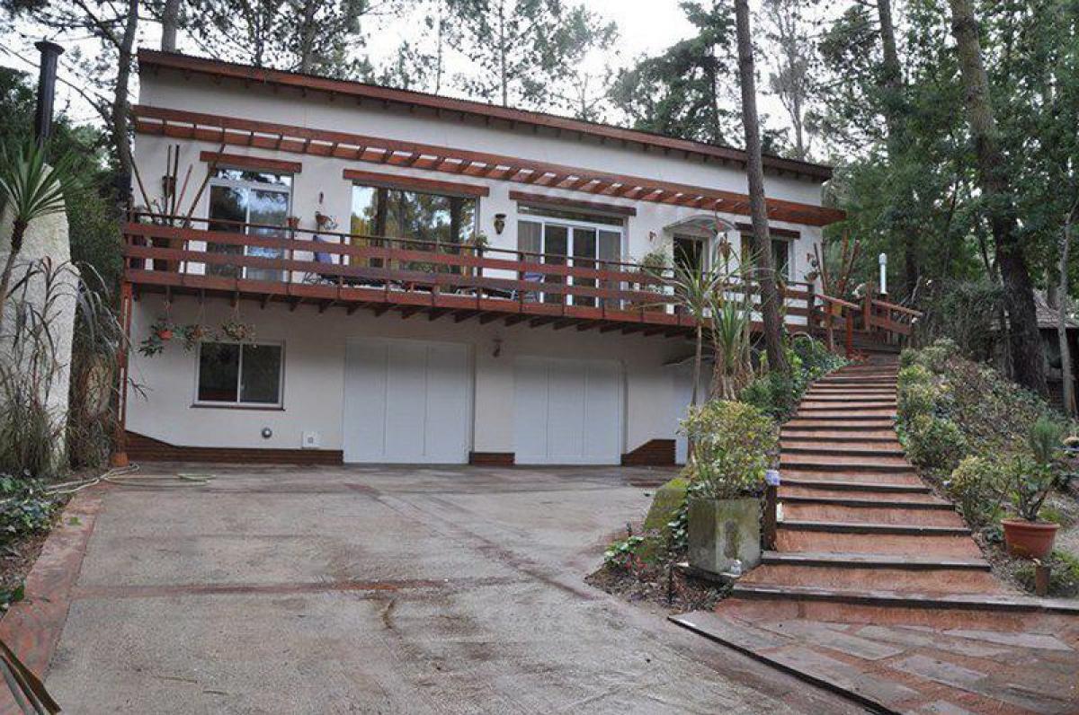 Casa de 3 dormitorios en Mar del Plata, Argentina No. 92881