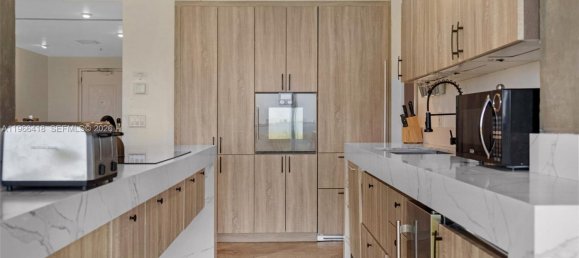 4 Schlafzimmer Gewerbliche Immobilien in Miami, USA, Nr. 615601 2