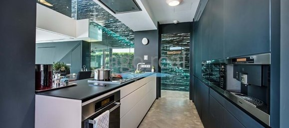 4 bedrooms Villa in Quarteira, Portugal No. 121977 3