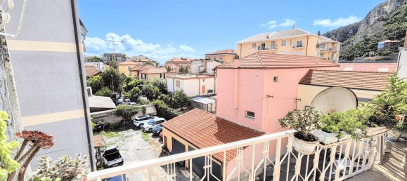 4 rooms Apartment in Finale Ligure, Italy No. 364097 7