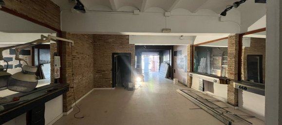 96m² Commercial property in Cornella De Llobregat, Spain No. 182276 3