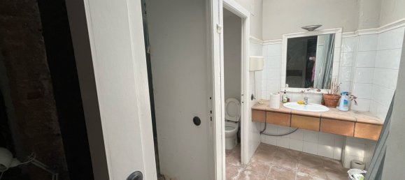 96m² Commercial property in Cornella De Llobregat, Spain No. 182276 6