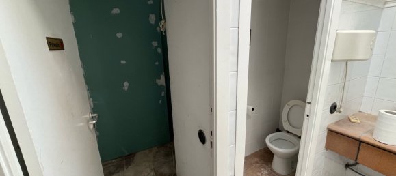 96m² Commercial property in Cornella De Llobregat, Spain No. 182276 19