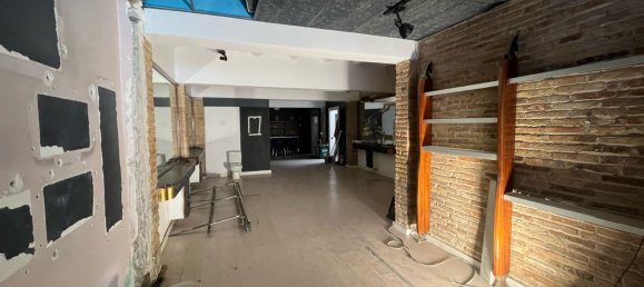 96m² Commercial property in Cornella De Llobregat, Spain No. 182276 2