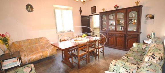 3 bedrooms House in Lucca, Italy No. 42651 3