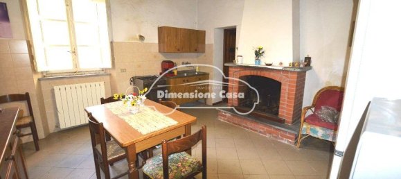 3 bedrooms House in Lucca, Italy No. 42651 6