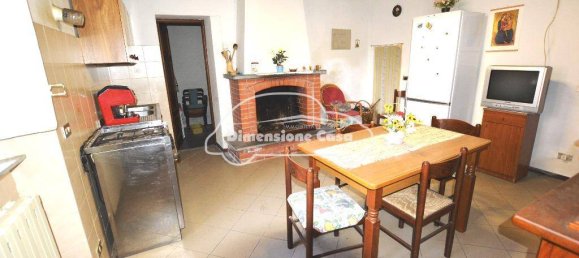 3 bedrooms House in Lucca, Italy No. 42651 5