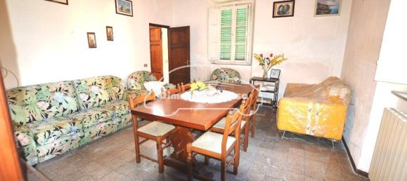 3 bedrooms House in Lucca, Italy No. 42651 4