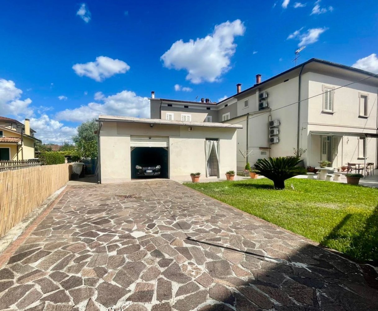 5 bedrooms House in San Miniato, Italy No. 372306