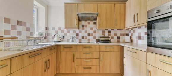 1 bedroom Apartment in Epsom, United Kingdom No. 9776 3