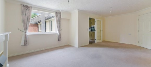 1 bedroom Apartment in Epsom, United Kingdom No. 9776 4