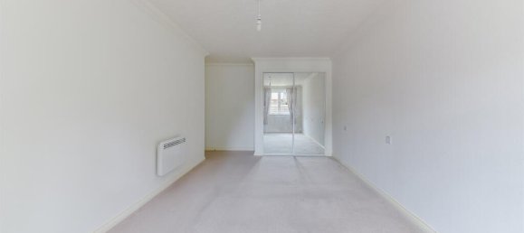 1 bedroom Apartment in Epsom, United Kingdom No. 9776 6