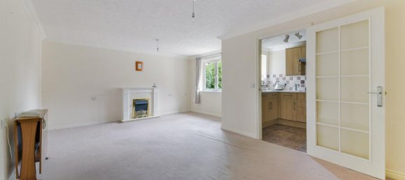 1 bedroom Apartment in Epsom, United Kingdom No. 9776 2