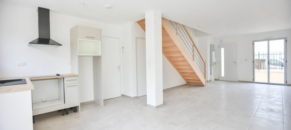 3 bedrooms House in Mere, France No. 123859 3