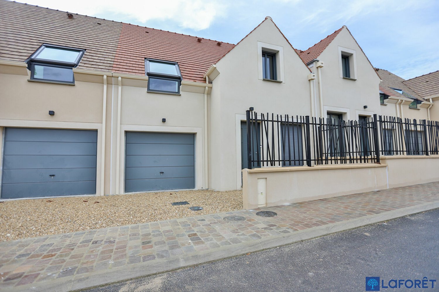 3 bedrooms House in Mere, France No. 123859