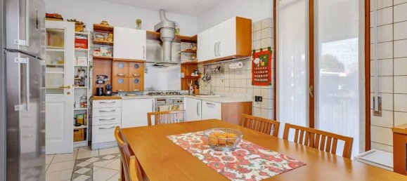 Квартира с 5 спальнями в Кузано Миланино, Италия № 159122 9