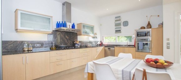 Villa de 5 dormitorios en Mahon, Spain No. 5102 2