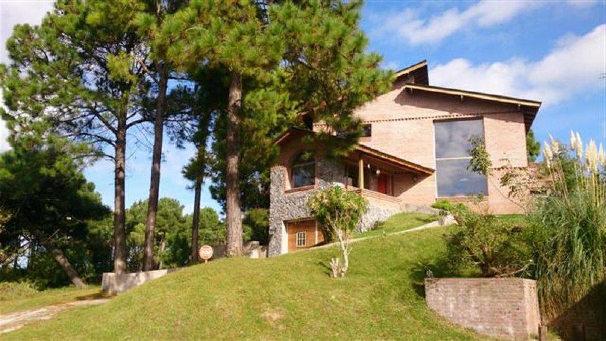 Casa de 4 dormitorios en Mar del Plata, Argentina No. 93315