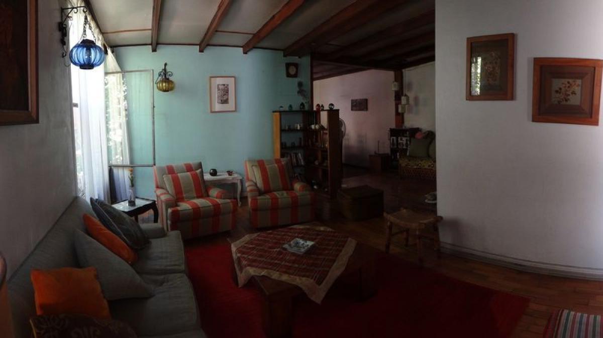 4 bedrooms House in Santiago, Chile No. 1809