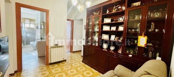 Apartamento de 4 dormitorios en Rome, Italy No. 192126 3