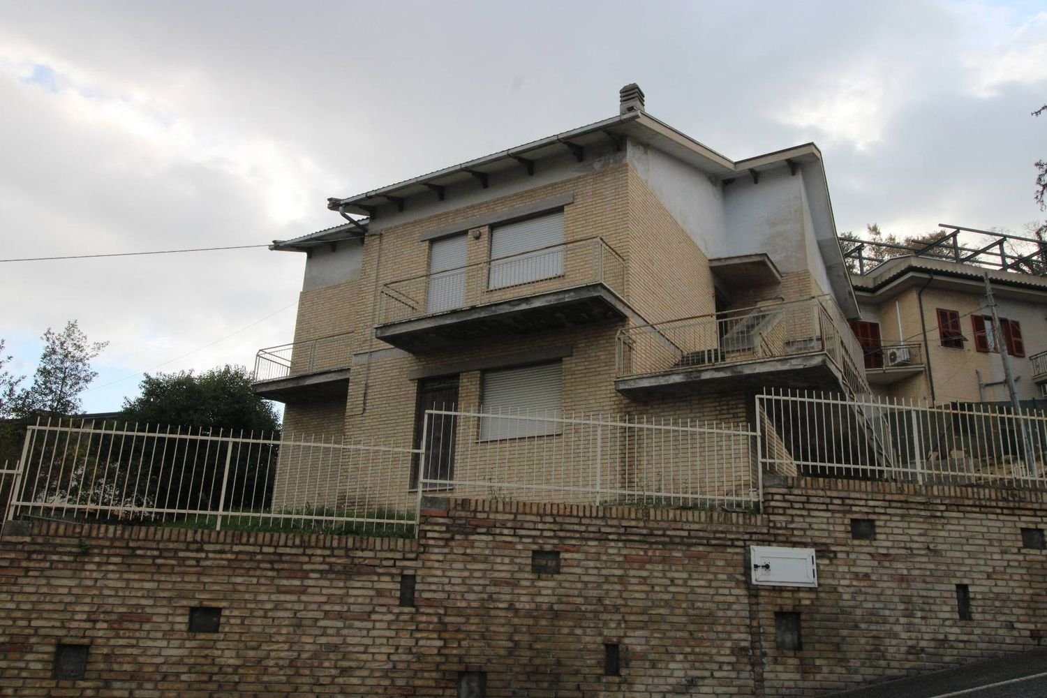 6 bedrooms House in Corridonia, Italy No. 351494