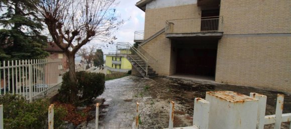 6 bedrooms House in Corridonia, Italy No. 351494 8