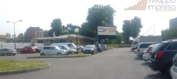 720m² Office in Cinisello Balsamo, Italy No. 61095 28