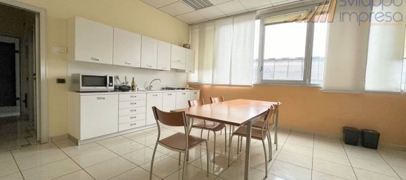 720m² Office in Cinisello Balsamo, Italy No. 61095 21