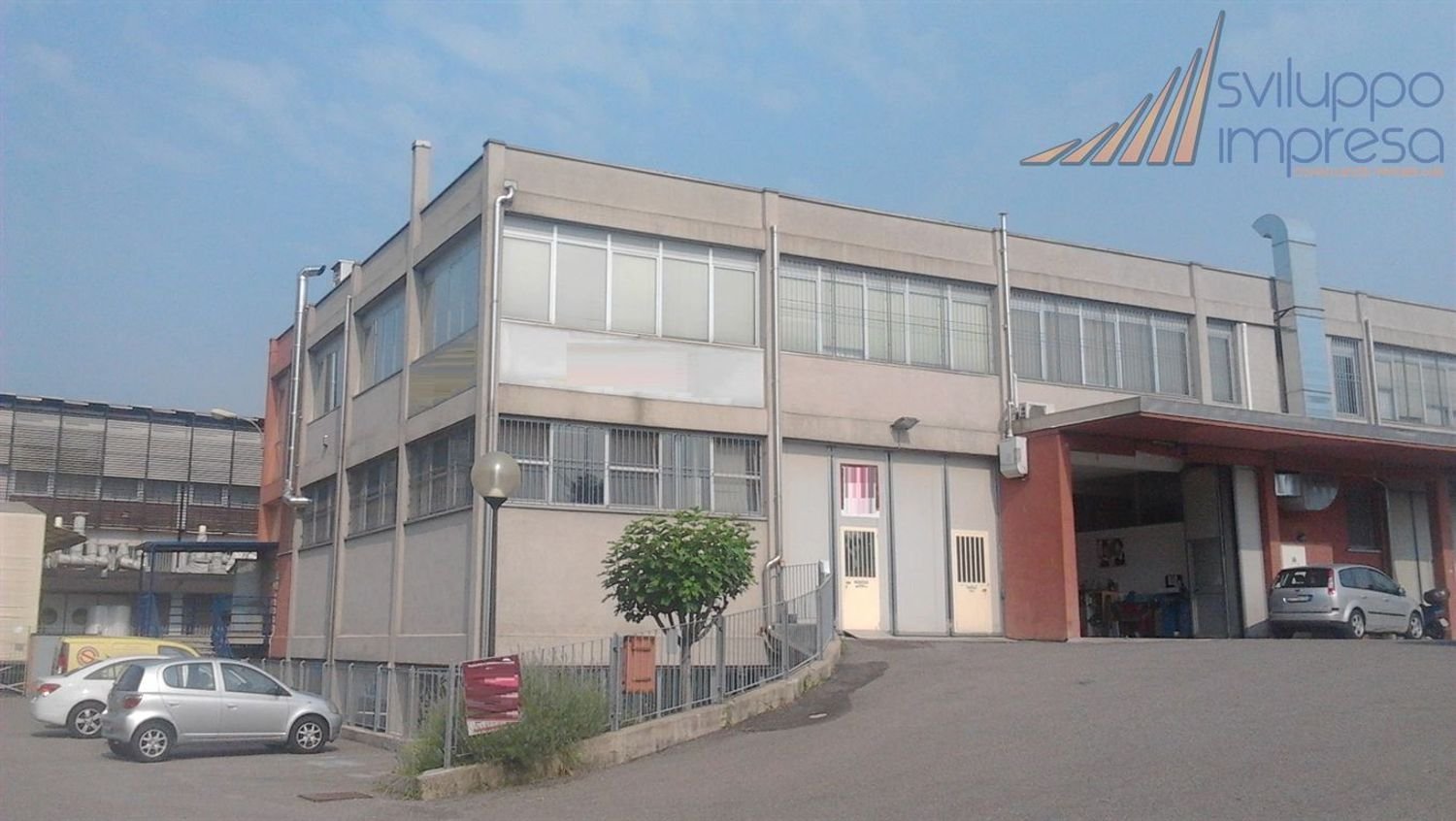 720m² Office in Cinisello Balsamo, Italy No. 61095