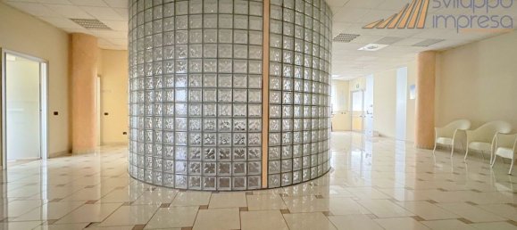 720m² Office in Cinisello Balsamo, Italy No. 61095 10