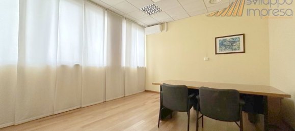 720m² Office in Cinisello Balsamo, Italy No. 61095 13