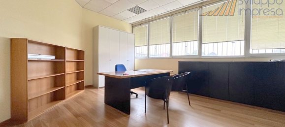 720m² Office in Cinisello Balsamo, Italy No. 61095 15