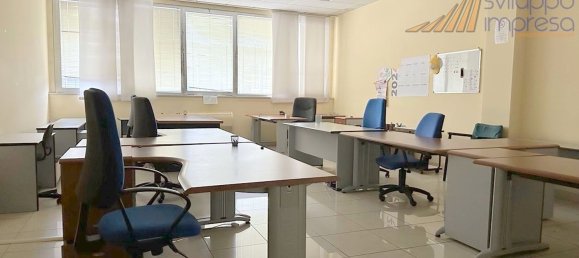 720m² Office in Cinisello Balsamo, Italy No. 61095 7
