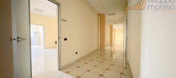 720m² Office in Cinisello Balsamo, Italy No. 61095 18