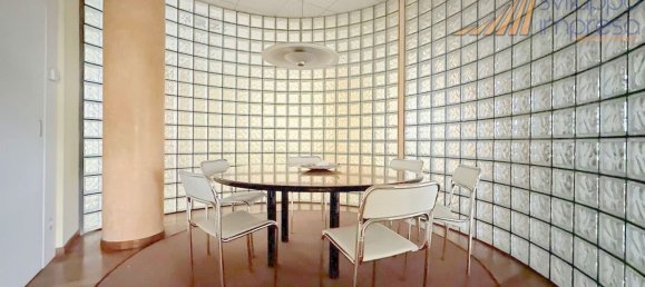720m² Office in Cinisello Balsamo, Italy No. 61095 14
