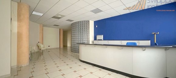 720m² Office in Cinisello Balsamo, Italy No. 61095 2