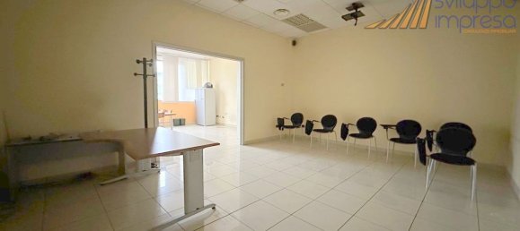 720m² Office in Cinisello Balsamo, Italy No. 61095 9