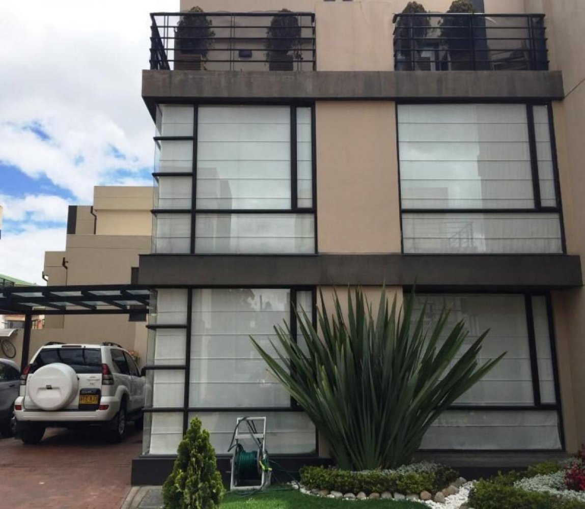 Casa de 3 dormitorios en Cundinamarca, Colombia No. 3428