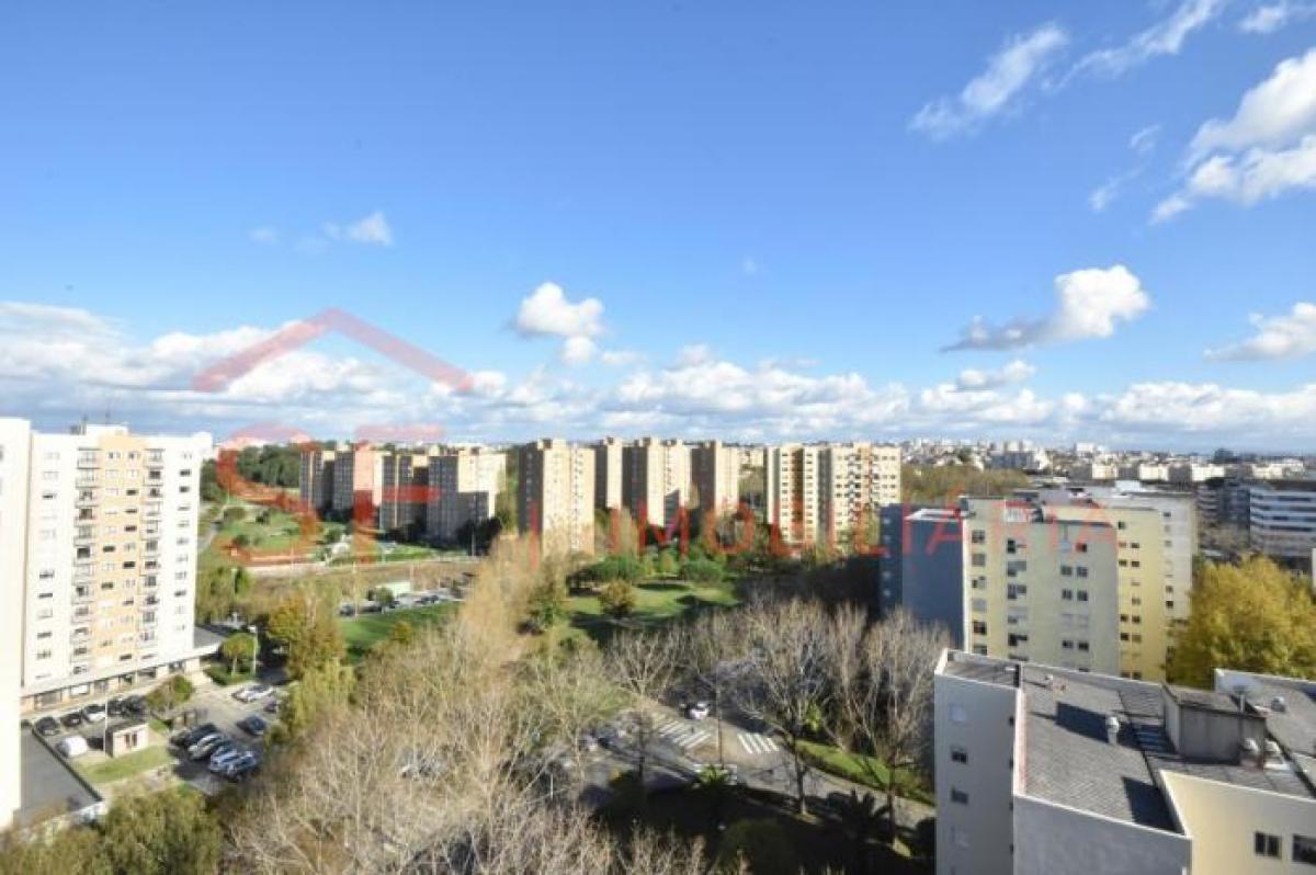 3 bedrooms Apartment in Porto, Portugal No. 5571