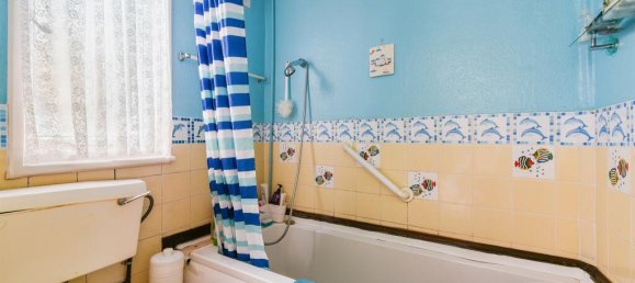 3 bedrooms House in Epsom, United Kingdom No. 9692 12