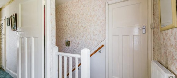 3 bedrooms House in Epsom, United Kingdom No. 9692 11