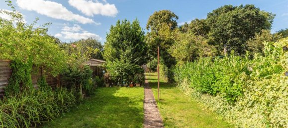 3 bedrooms House in Epsom, United Kingdom No. 9692 5