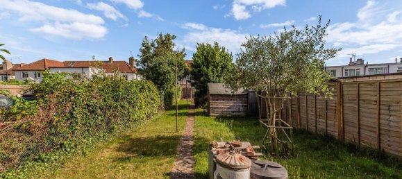 3 bedrooms House in Epsom, United Kingdom No. 9692 7