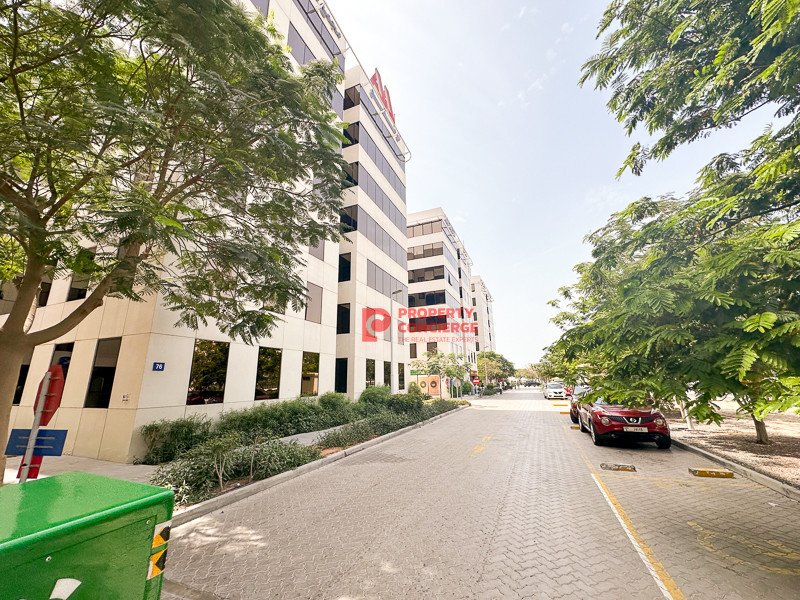 Bureau à Dubai Investment Park, UAE 89m² No. 42576