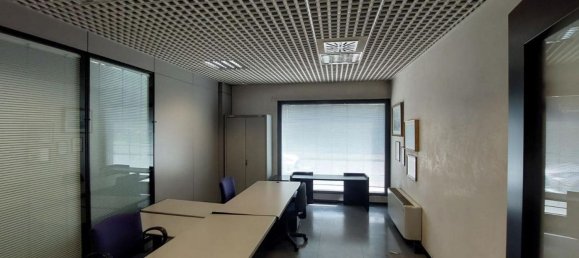 384m² Office in Parma, Italy No. 371464 4