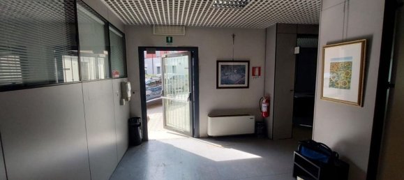 384m² Office in Parma, Italy No. 371464 12