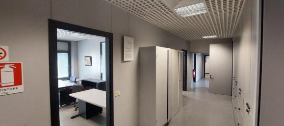 384m² Office in Parma, Italy No. 371464 8