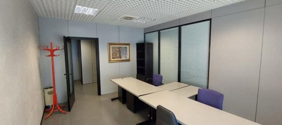 384m² Office in Parma, Italy No. 371464 11